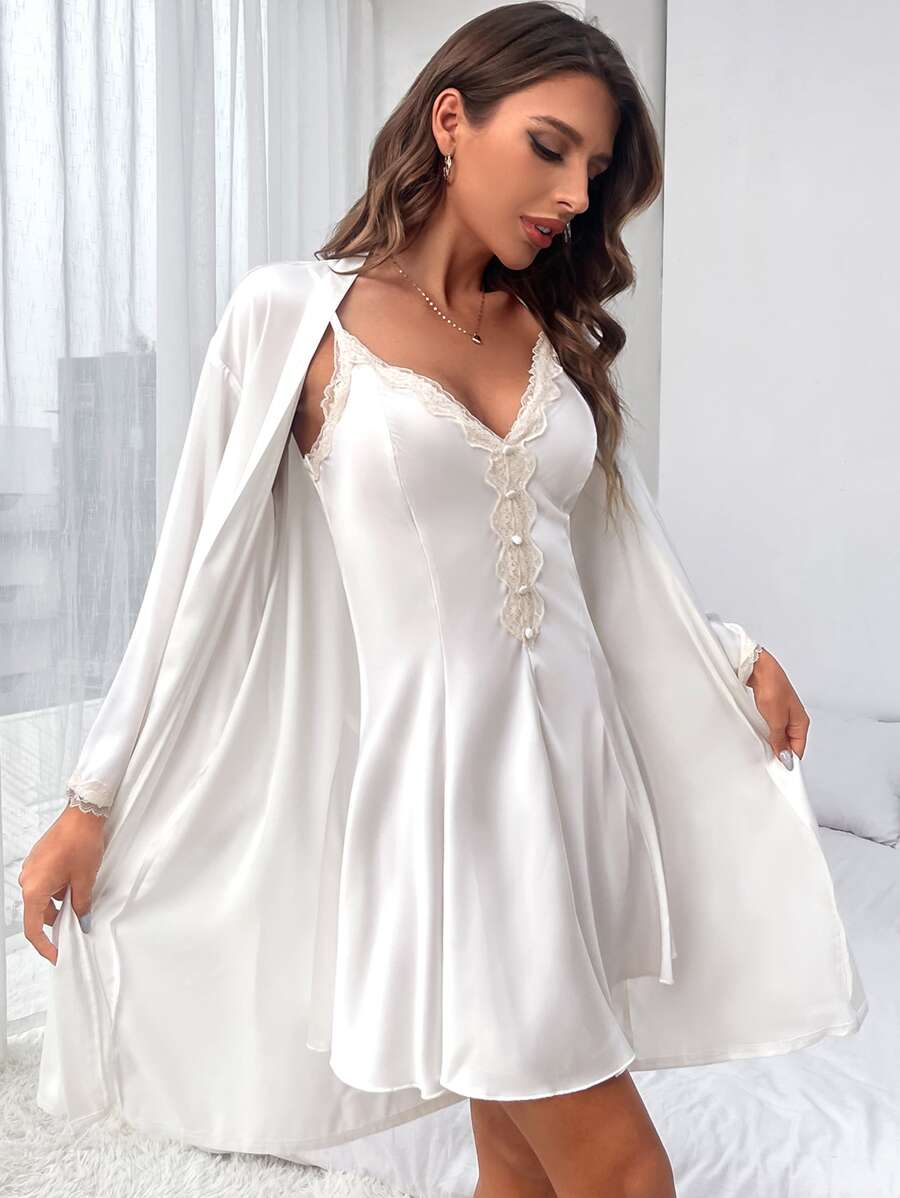 Robe de satin et peignoir
